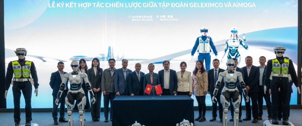 AiMOGA Robotics ve Geleximco Group stratejik iş birliği imza töreninde sergilenen insansı robotlar