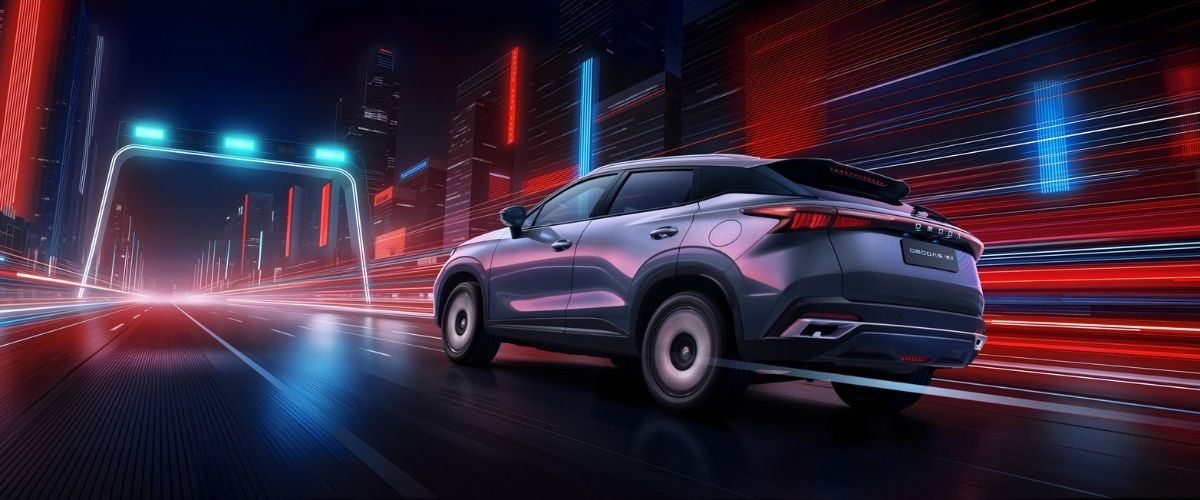 Gece neon ışıklı modern şehir konseptinde hızla ilerleyen dinamik tasarımlı SUV modeli