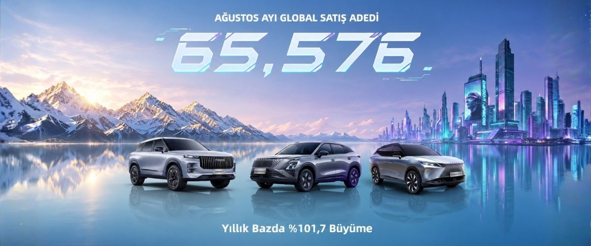 Fütüristik bir şehir ve karlı dağ manzarası önünde konumlanan OMODA ve JAECOO modelleri ile %101,7 büyüme oranını gösteren Ağustos satış görseli